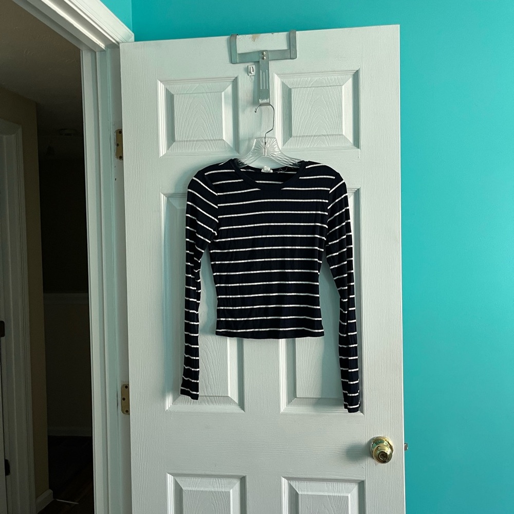 Pacsun long sleeve cropped shirt